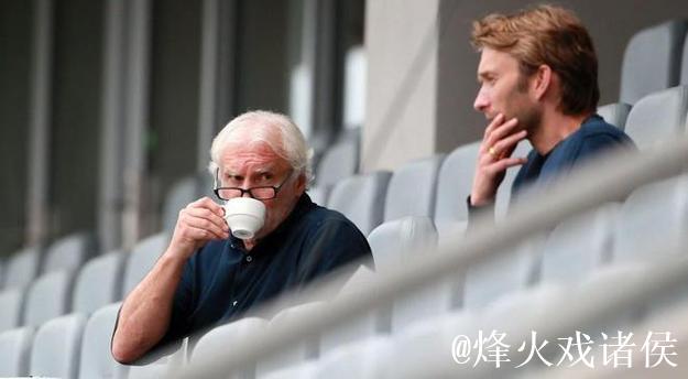 罗尔费斯：药厂在对抗中表现软弱，缺乏勇气